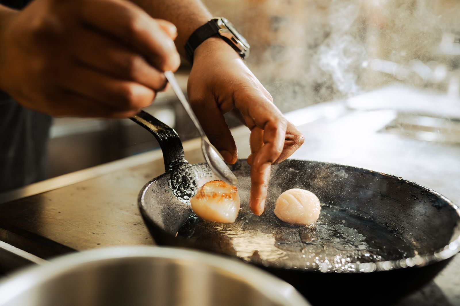 Frying scallops